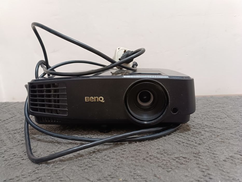 Проектор BENQ, в рабочем состоянии. Характеристики смотрите на фото