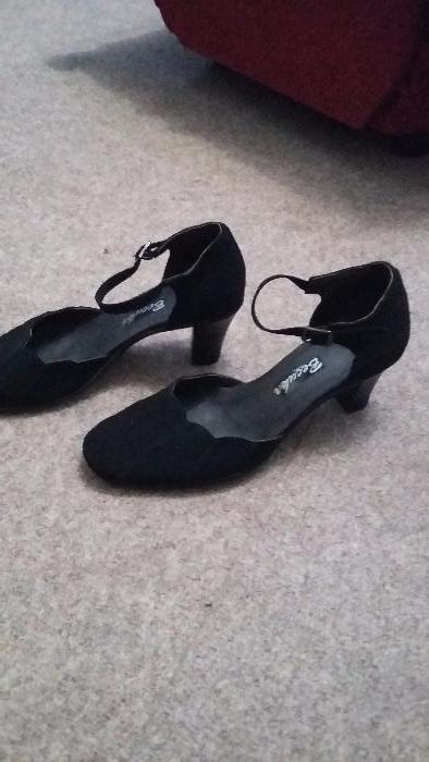 Нови дамски обувки