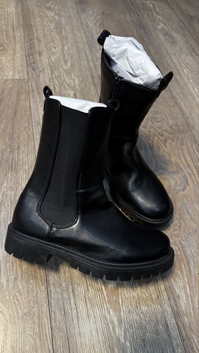 Три чифта нови боти