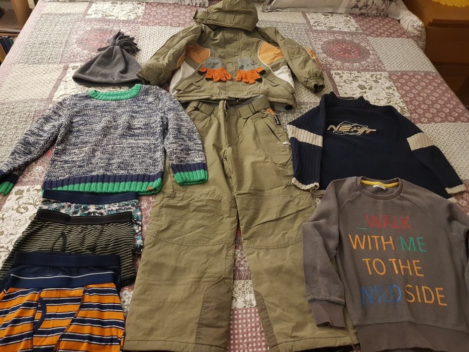 Lot: costum zăpadă,pulovere,căciulă, mănuși, băieți, 7-8 ani