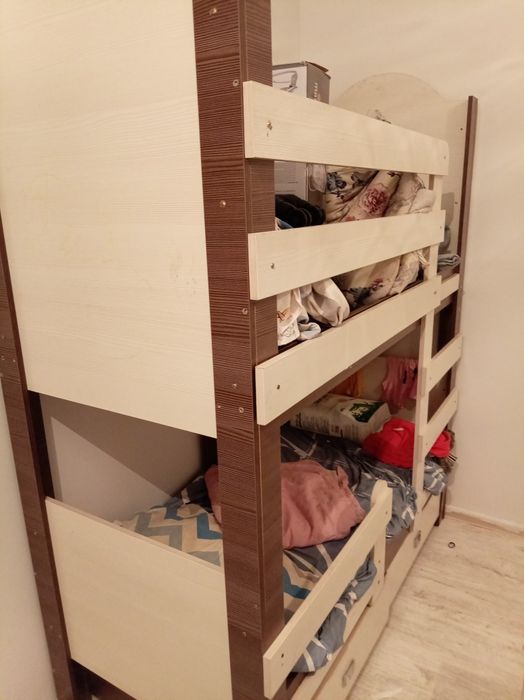 Продам двухярусную кровать.
