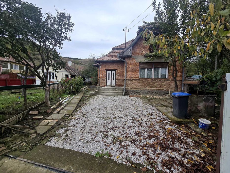 Vand casa de locuit
