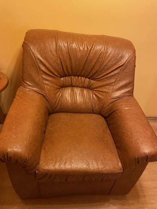 Set canapea extensibila si fotolii imitatie piele