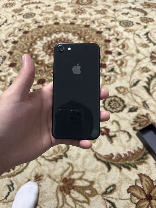 Продам айфон 8 память 64