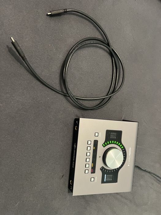 Продавам Звукова карта Universal audio Apollo twin X Quad Core UAD 2.