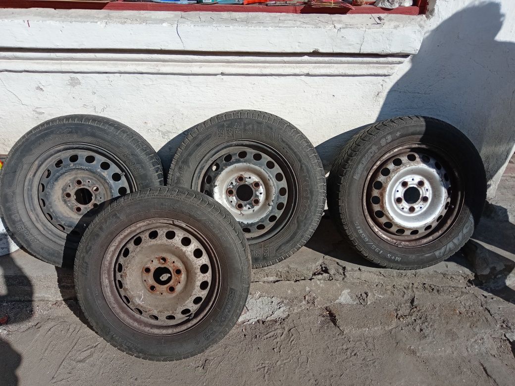 Jante cu cauciucuri de iarnă 195/65 R15