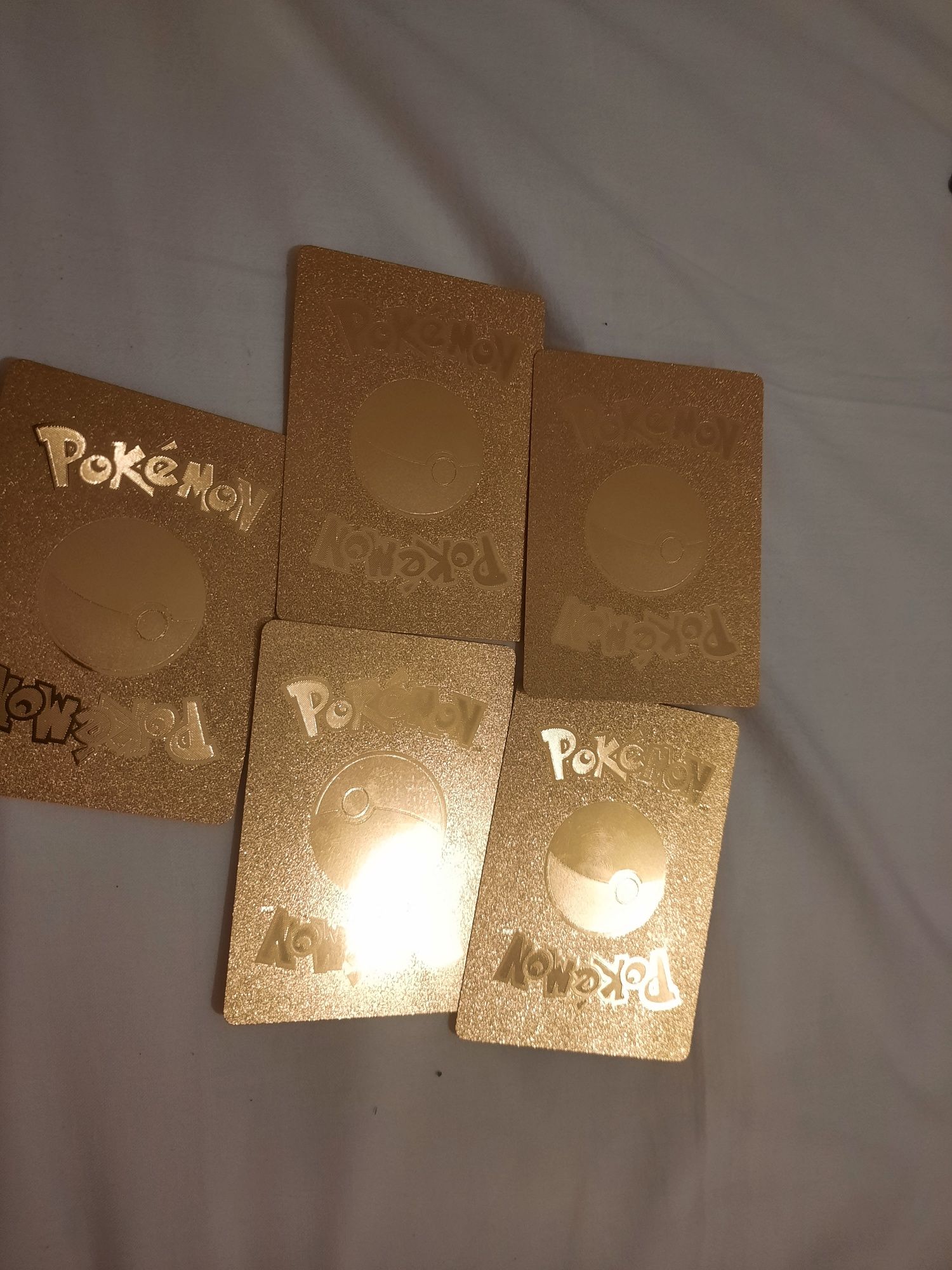 Vând cartonase pokemon golden diferite modele