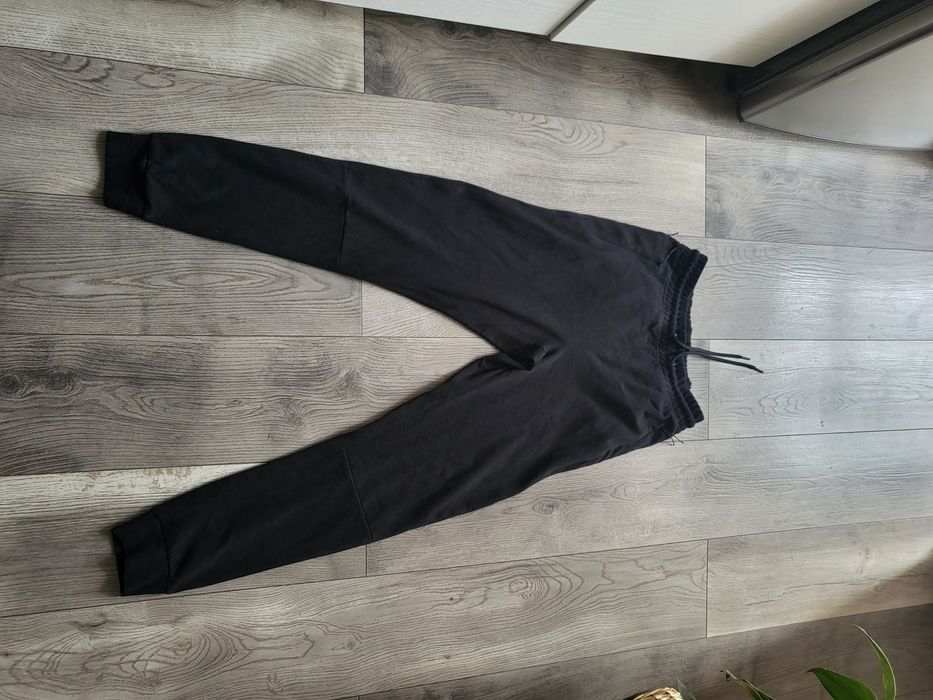 Vand pantaloni de trening nr xs
