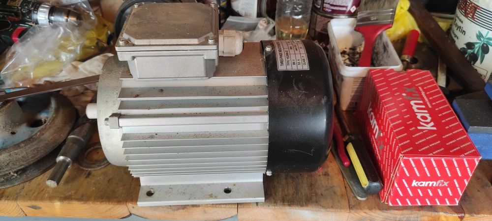 Трифазен мотор с алуминиев корпус