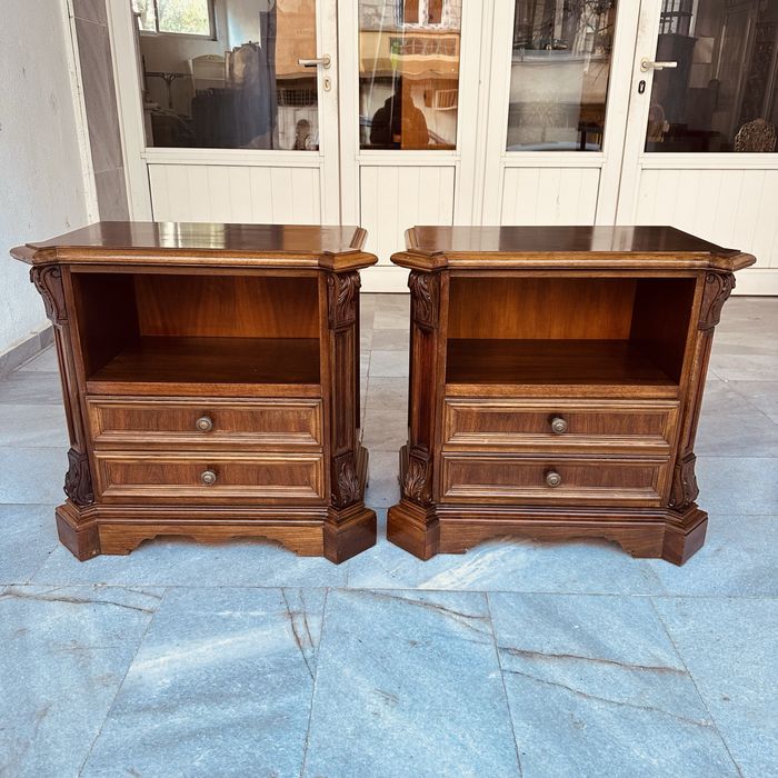 Изискан комплект италиански нощни шкафчета “ Classic Italian Revival”