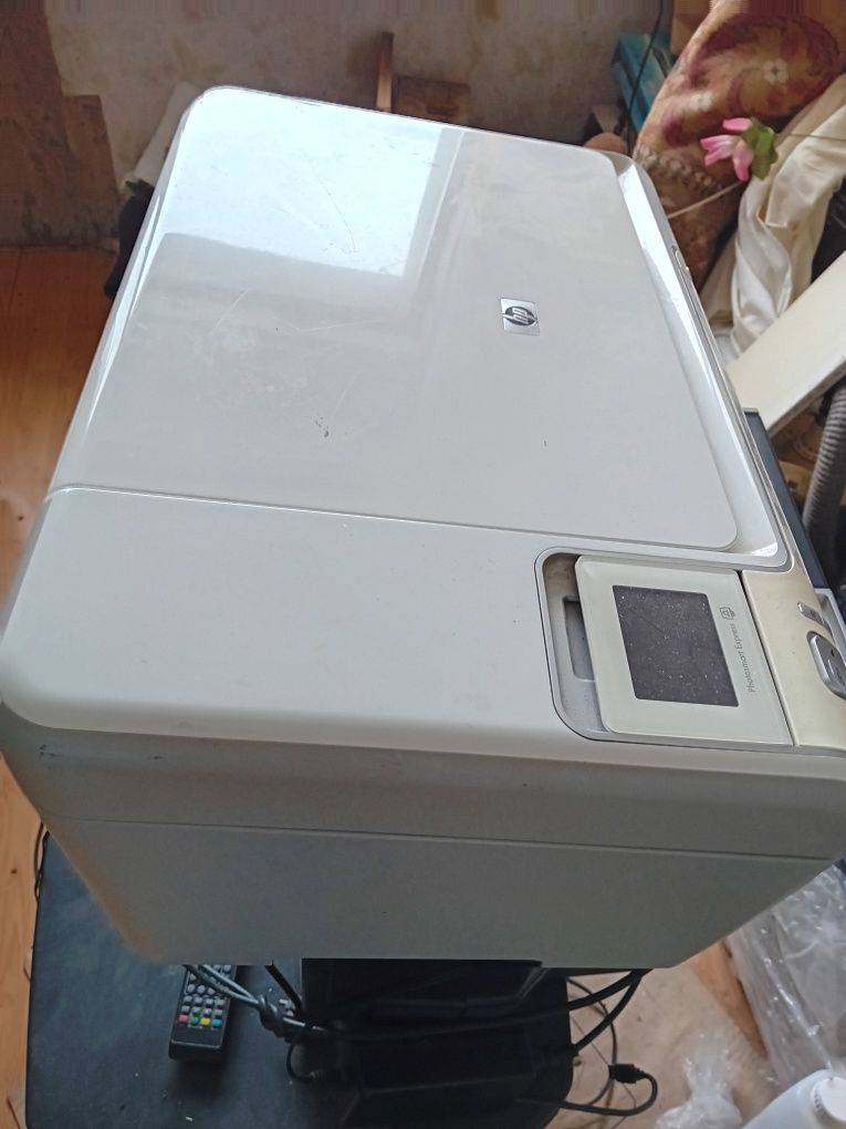 Принтер цветен "hp" със скенер