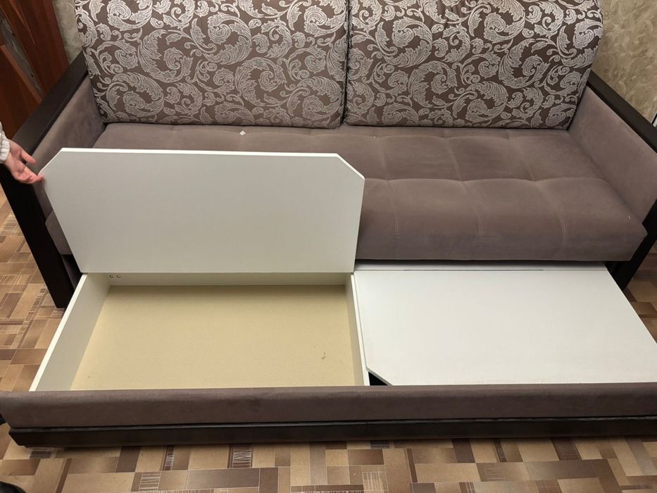 Продается диван в отличном состоянии.