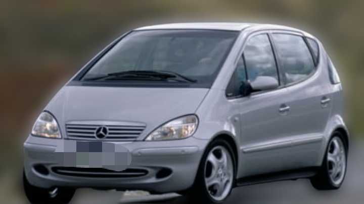 grila cu sigla mercedes a class a 140 / a 160 / a 170 / a 190 / piese