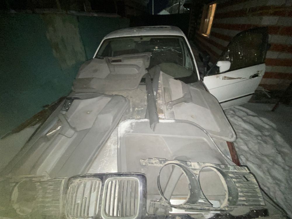 Продам бмв е34 по запчастям