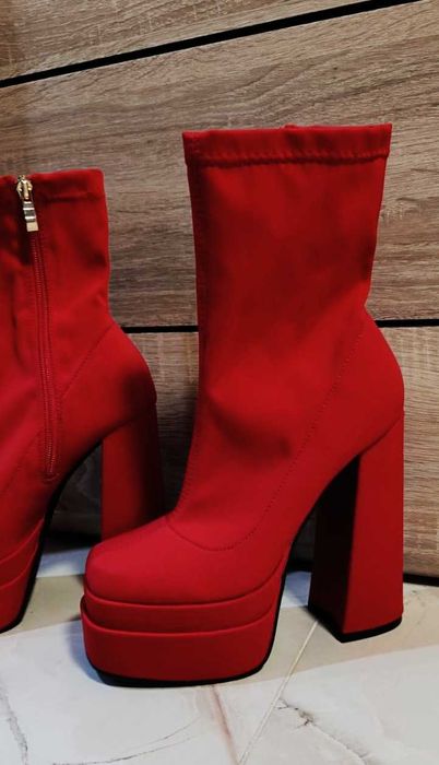 Дамски боти с дебел ток