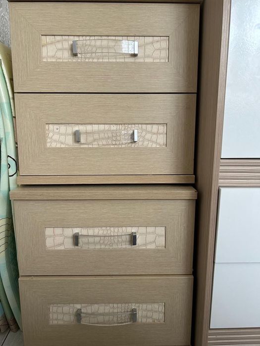 Продается 2-х спальная кровать с матрасом.