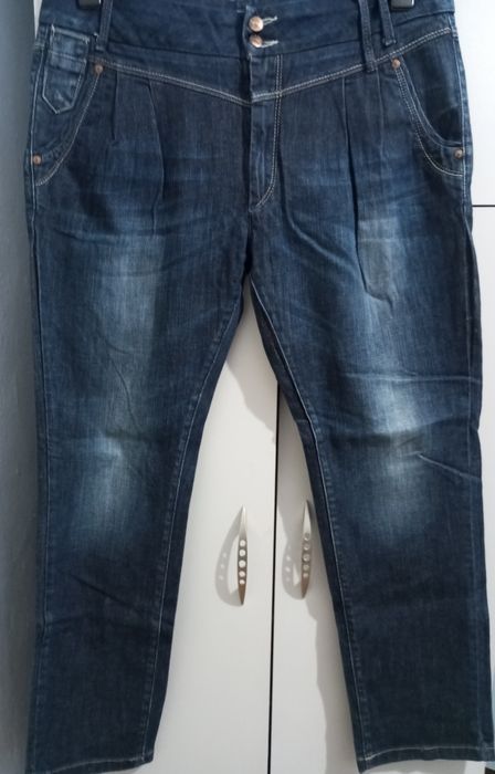Blugi de damă mărimea 40