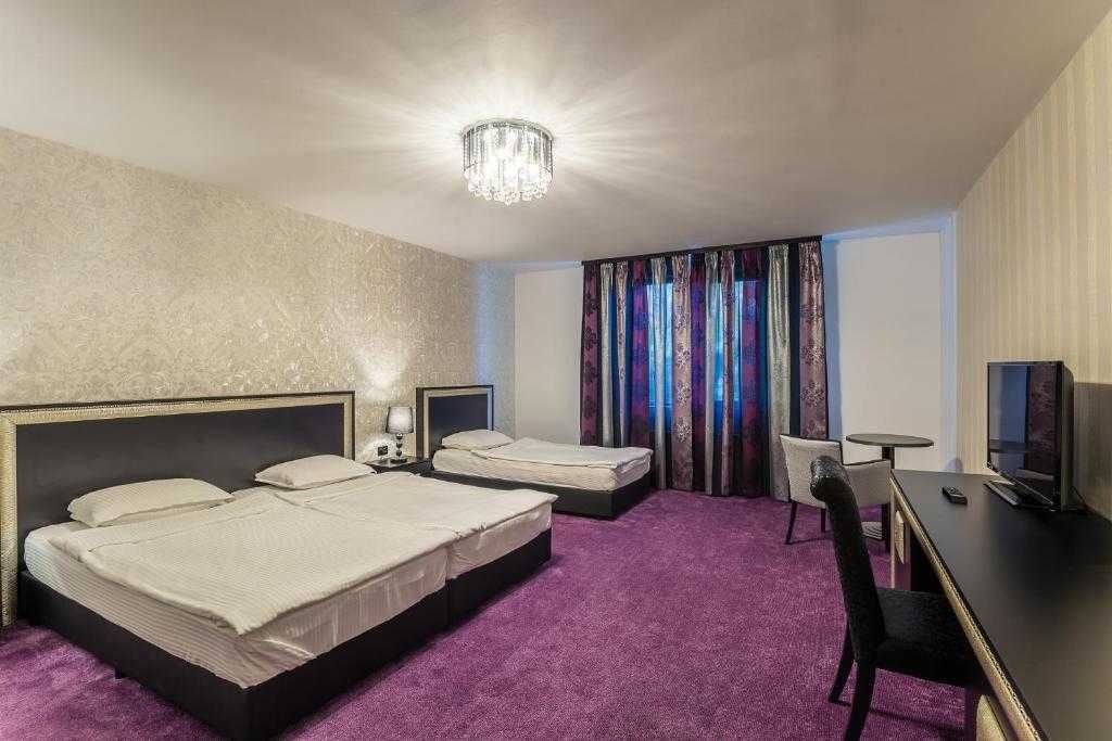 Продава се Хотел в Стара Загора, Център - 2200 кв.м за 1682 €/кв.м - Снимка #12