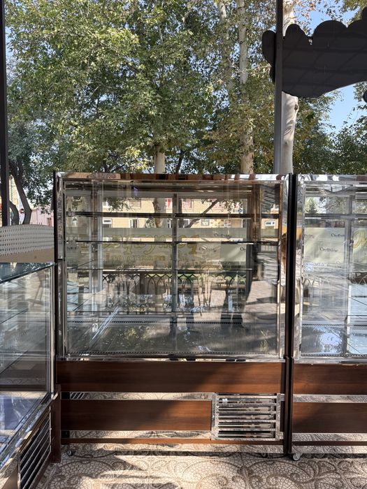 Витрина холодильник для торта и пирожное