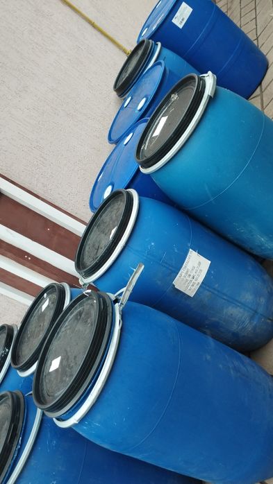 Продам бочки пластиковые 200л и 180л