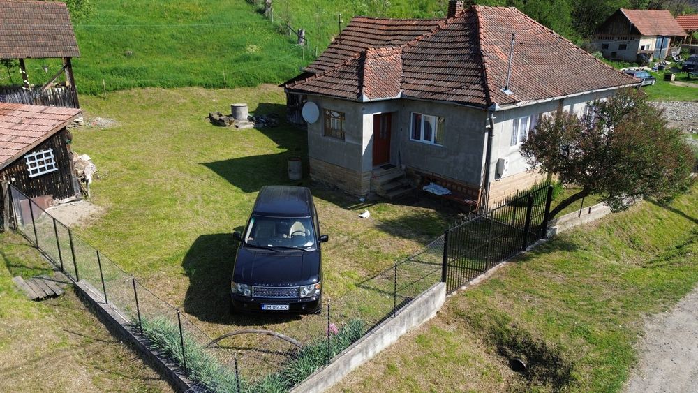 Vând casă cu teren și pădure