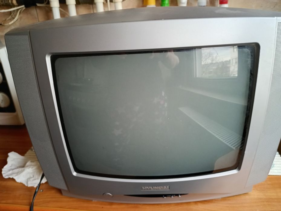 Vând TV vechi fara trlecomanda