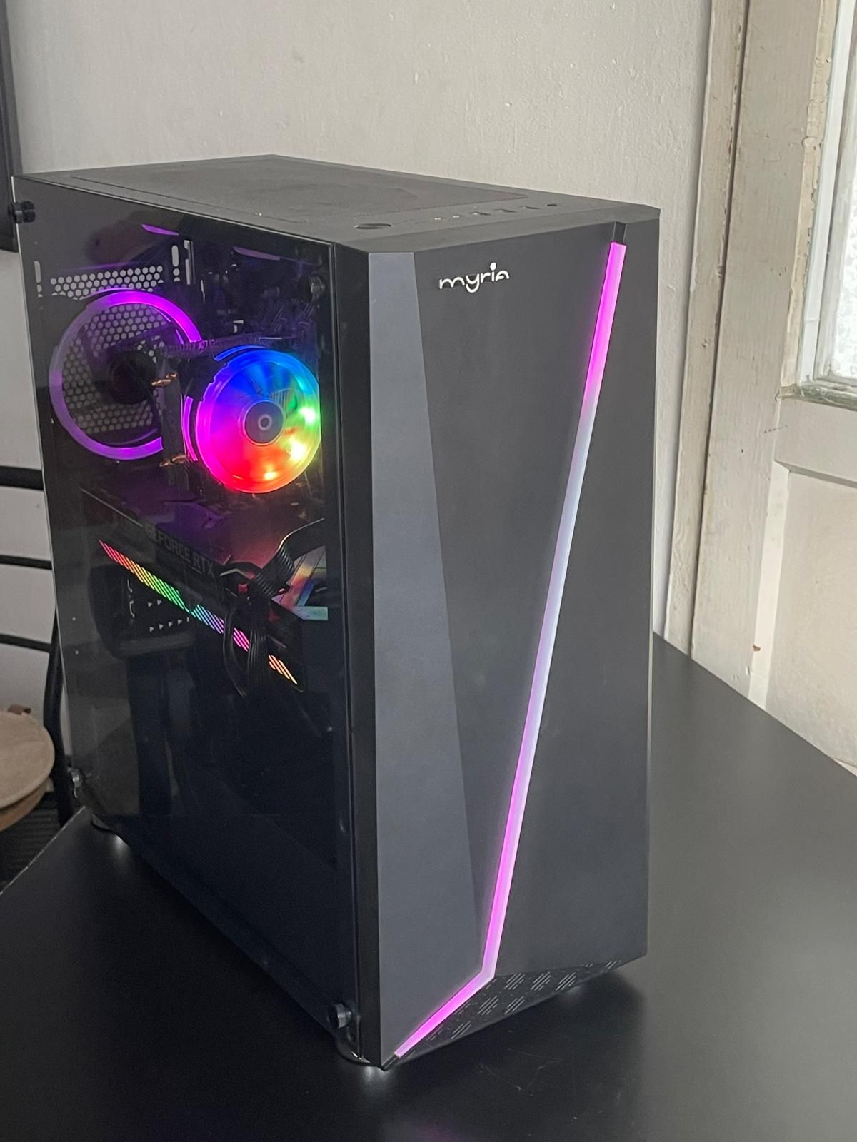 Vând calculator de gaming si monitor