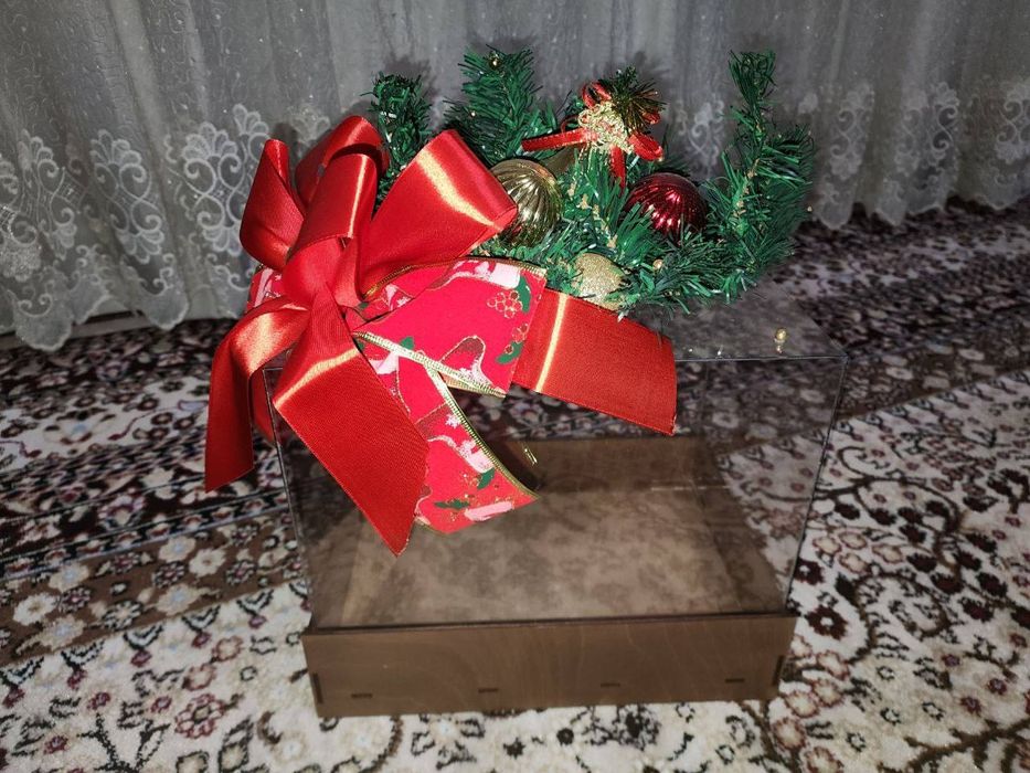 Новогодние подарочный коробка