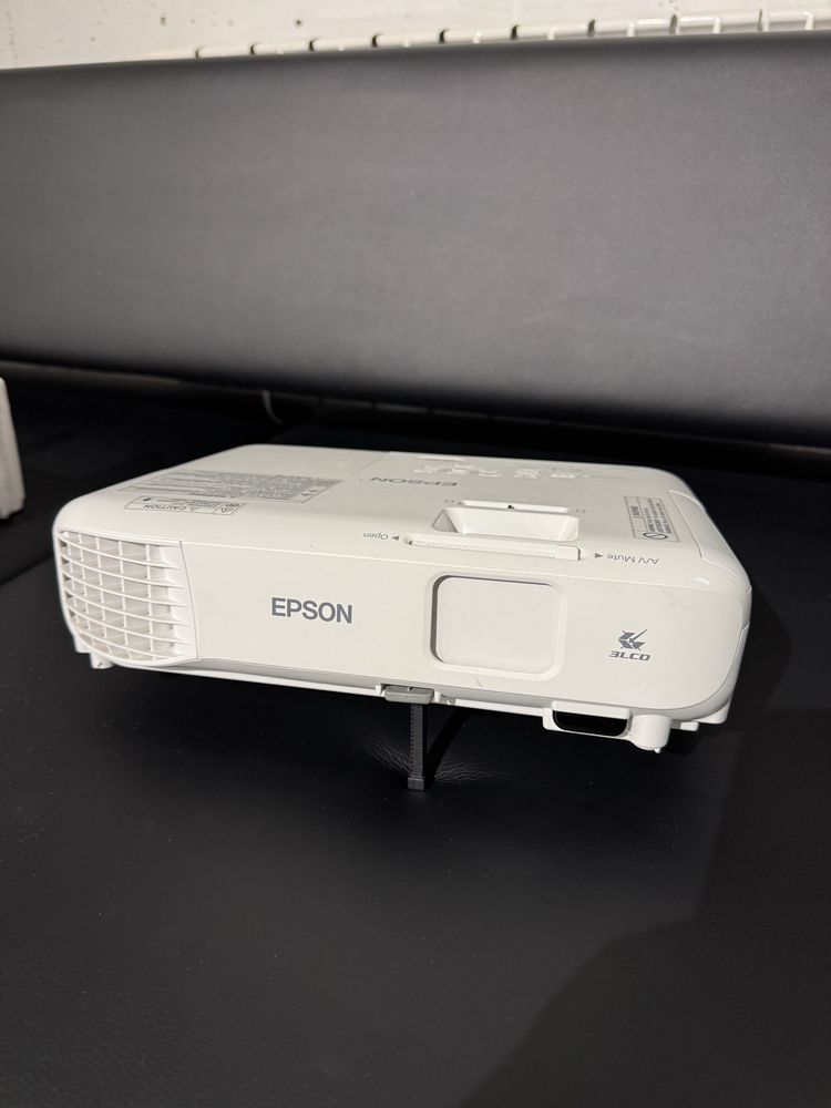 Проектор EPSON EB-S05