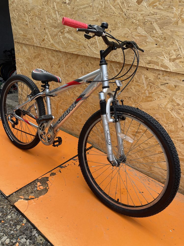 Bicicleta giant cadru aluminiu roti 26”