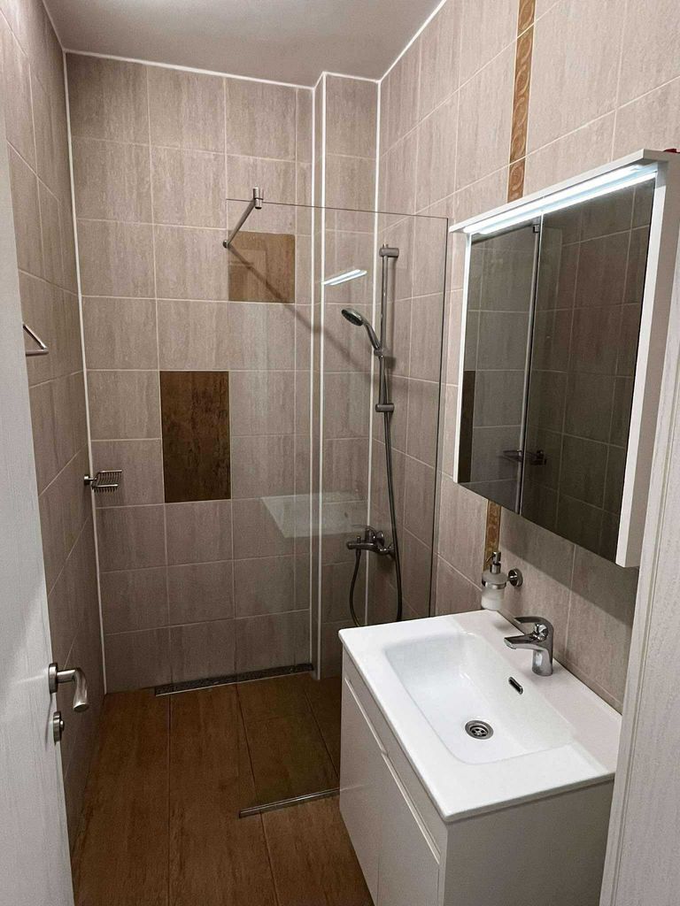 Дава се под наем Тристаен апартамент в София, Център - 85 кв.м за 1020 € - Снимка #10