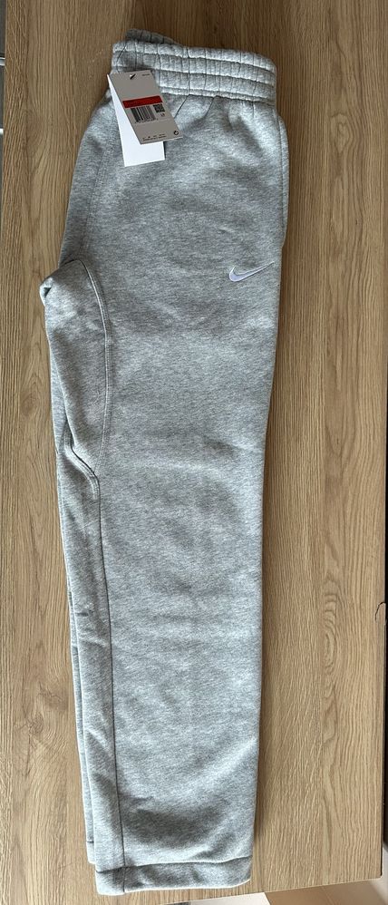 Ново долнище. Nike