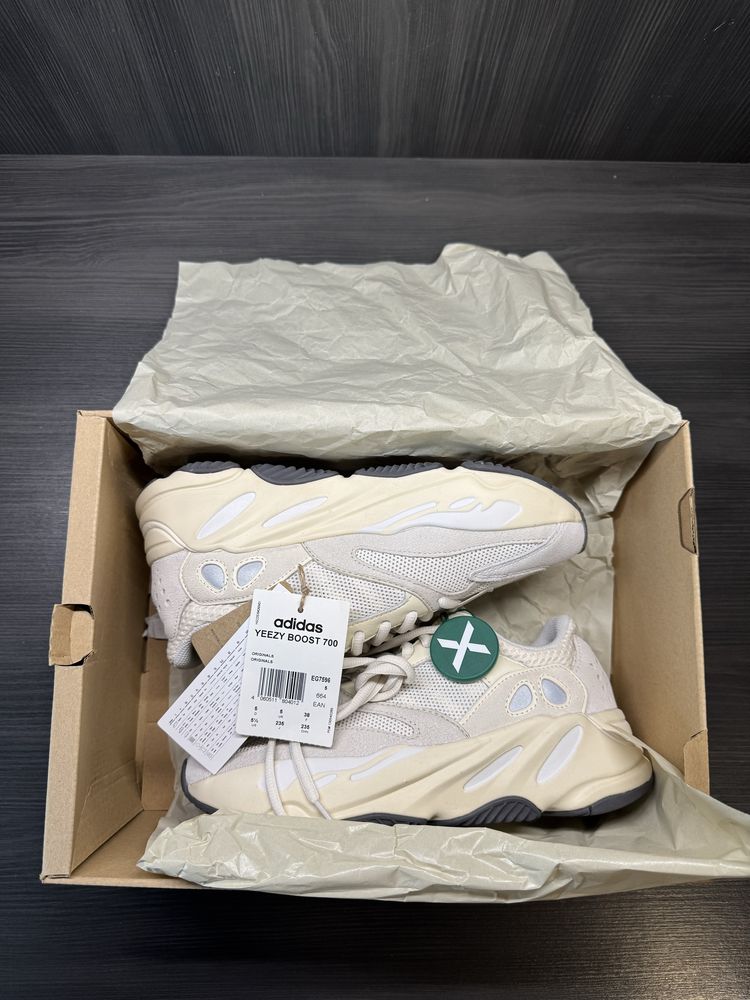 Adidasi Adidas Yeezy 700 Analog