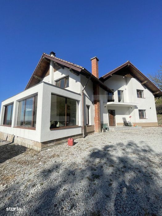 Oportunitate unica de investitie! Casa/pensiune de lux, la doar 9 km d
