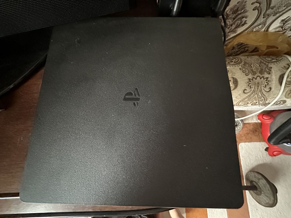 Playstation 4 slim