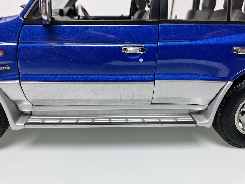macheta auto Mitsubishi Pajero V6 GDI 3500 LWB 1998 1/18 Autoart