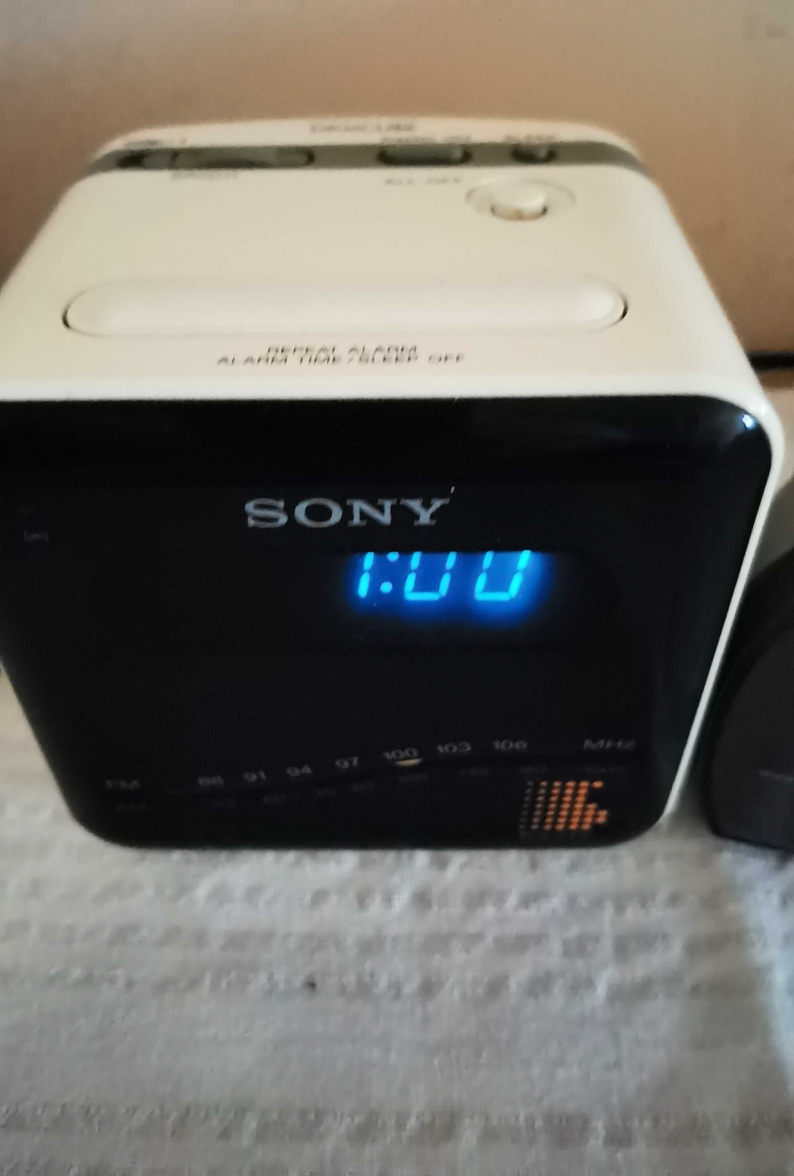 Radio cu ceas Sony, Philips