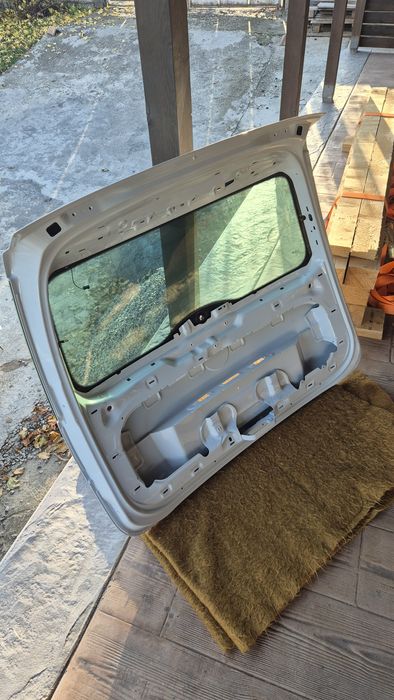 Продавам задна врата за Soda Yeti