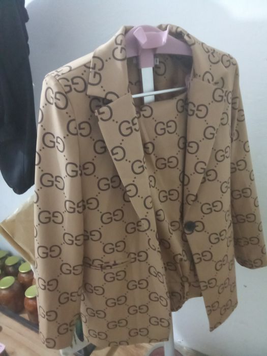 Брючный костюм  почти новая