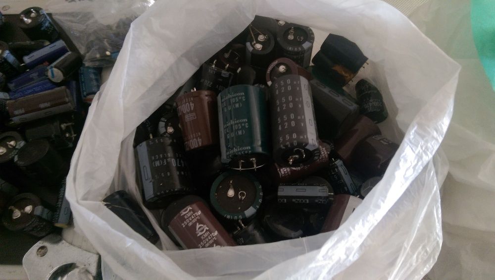 Condensatori (LOT) de diferite marimi si valori