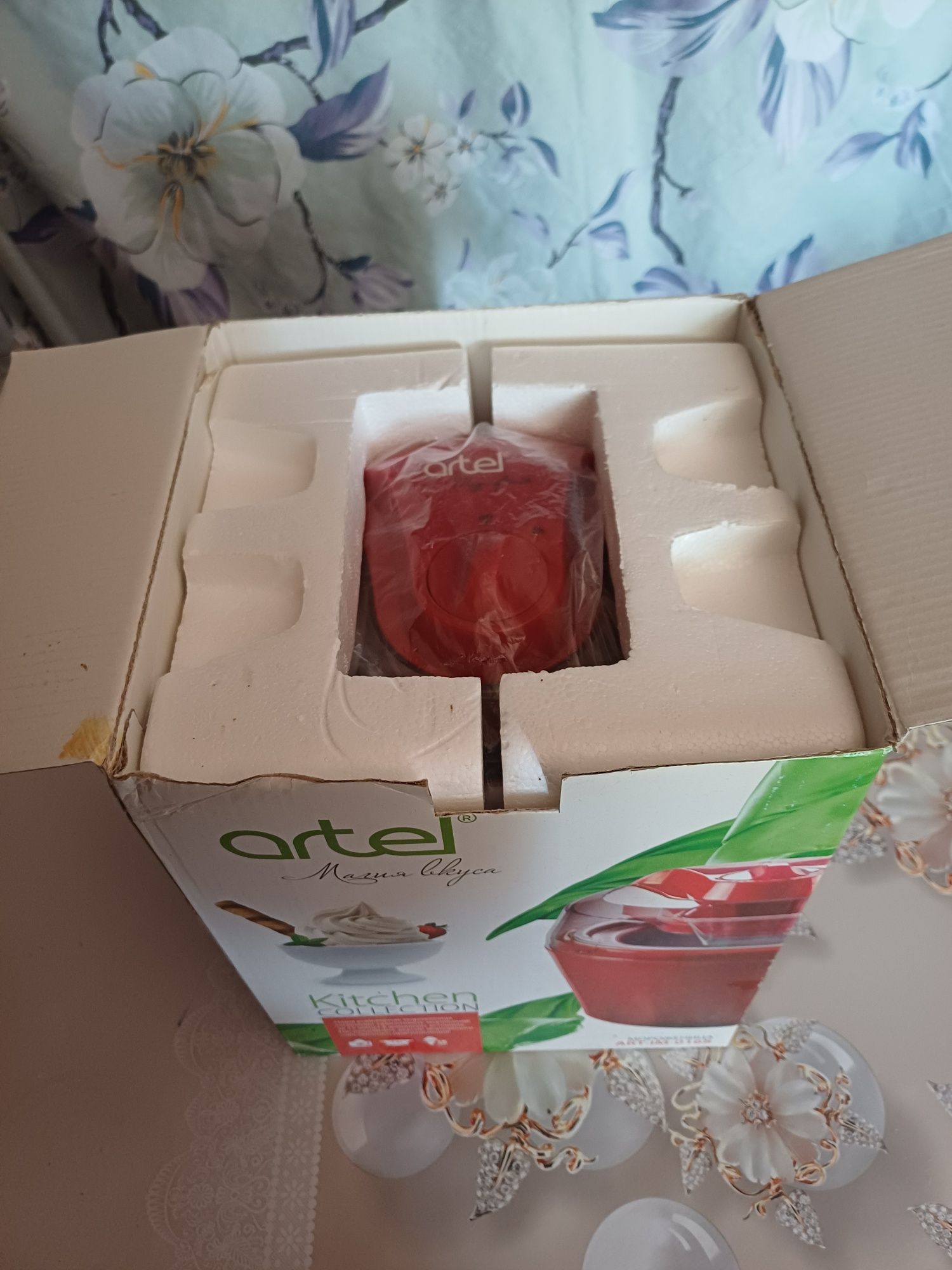 Продаю мини аппарат для мороженого срочно нужны деньги