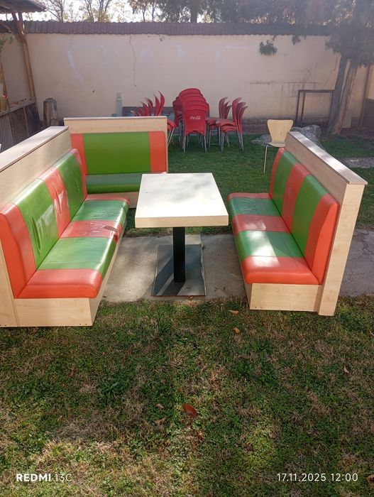 Диваны и мрамор стол