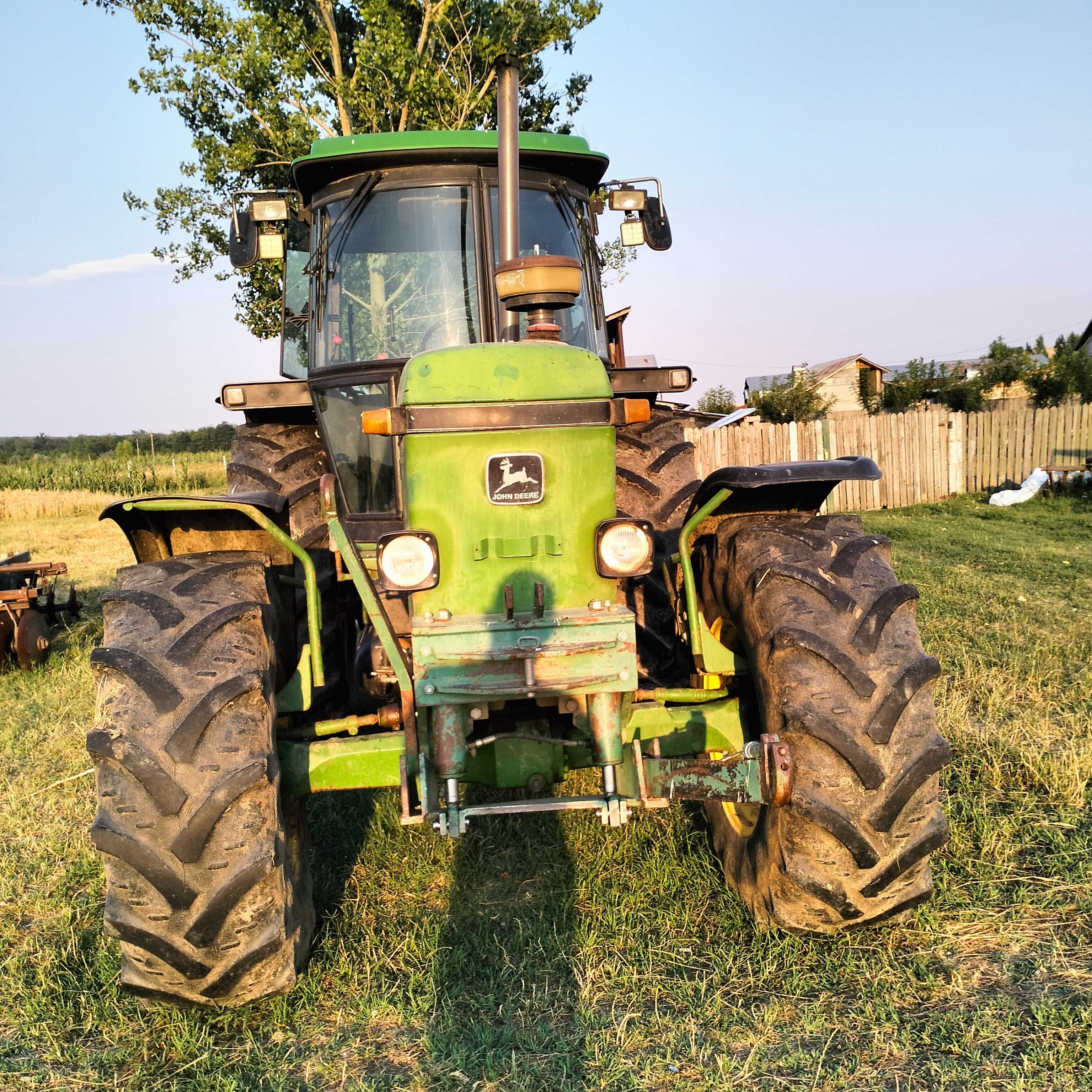 Vând JOHN DEERE 3640