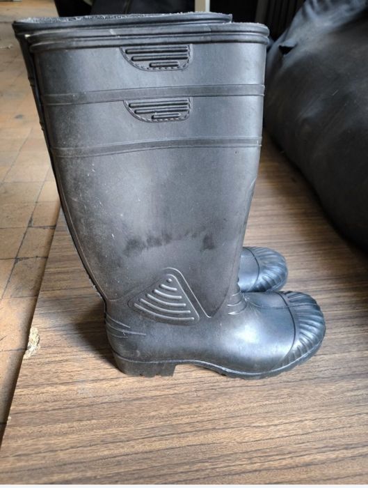 Продам сапоги резиновые.