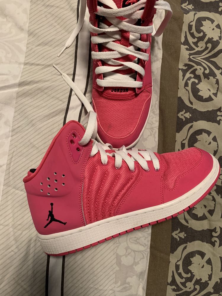 Дамски розови кецове Air Jordan