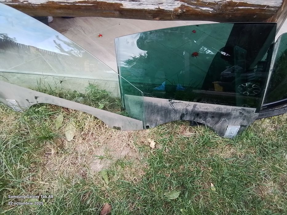 Vând boxe , geamuri , macara , ornament lateral ușă pasat cc 2011