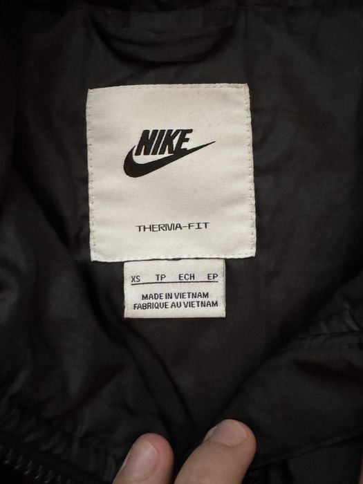 Оригинално дамско яке на Nike