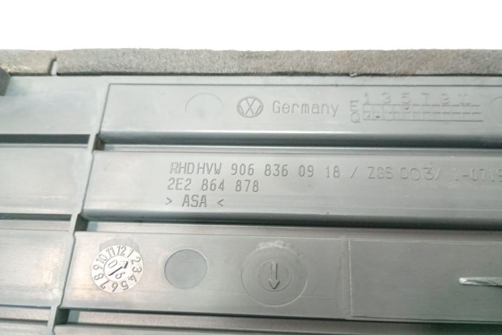 Grila capota 9068360918 Mercedes-Benz Sprinter a 2-a generatie 906