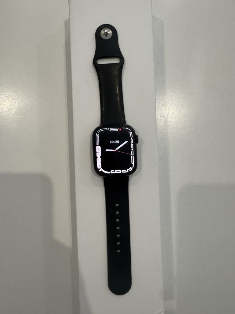 Apple Watch Series 7.