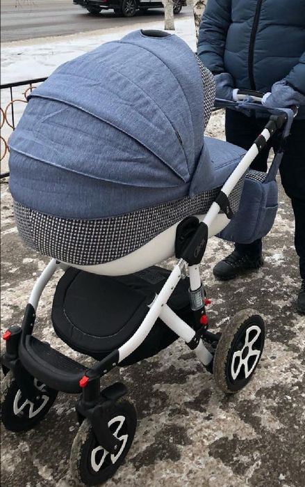 Продам коляску 3 в 1 Adamex